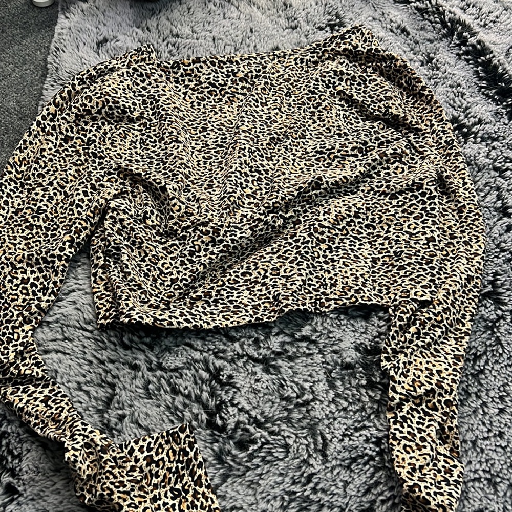 SHEIN cheetah long sleeve - Picture 4 of 4